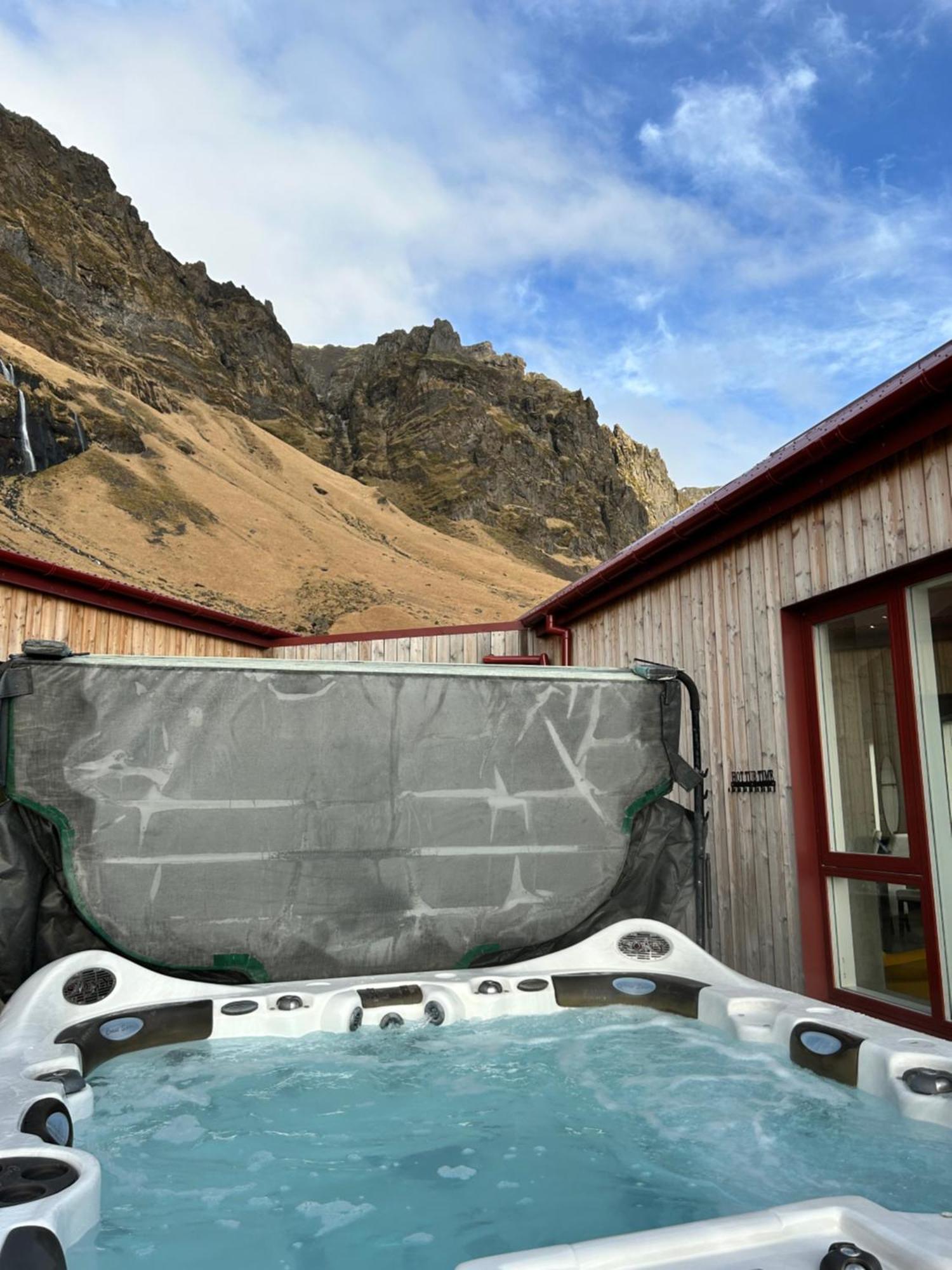 Apartment The Garage Varmahlid (South Iceland)